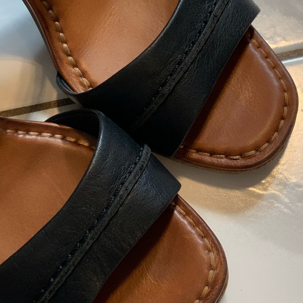 FRYE - 8.5 Block Heel Sandals. EUC